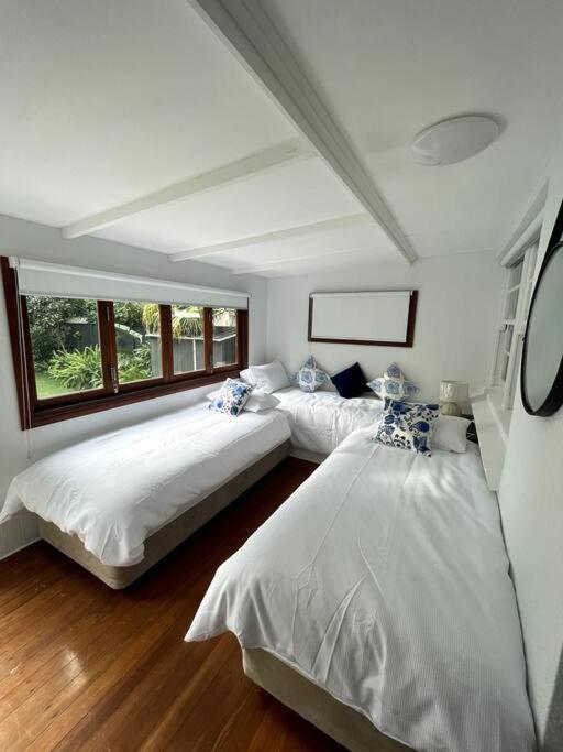 Holiday home House 100ms To Freshly Renovated New Appliances *