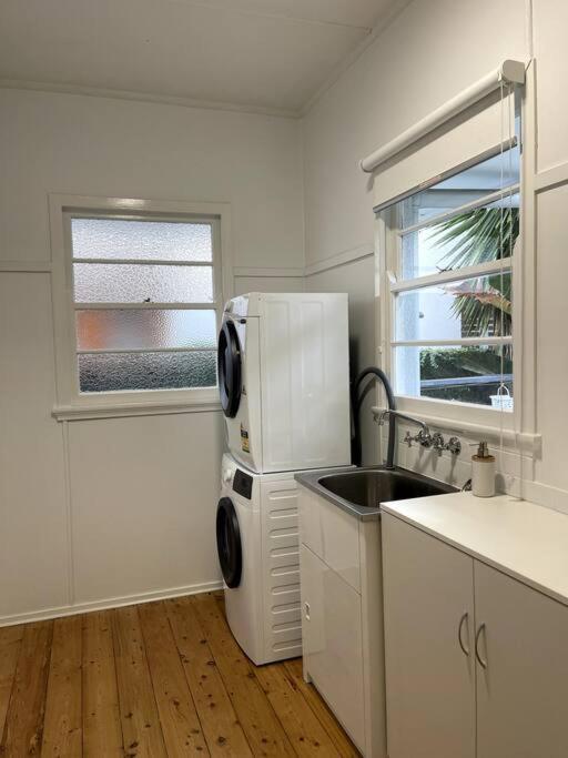 House 100ms To Freshly Renovated New Appliances * Gold Coast