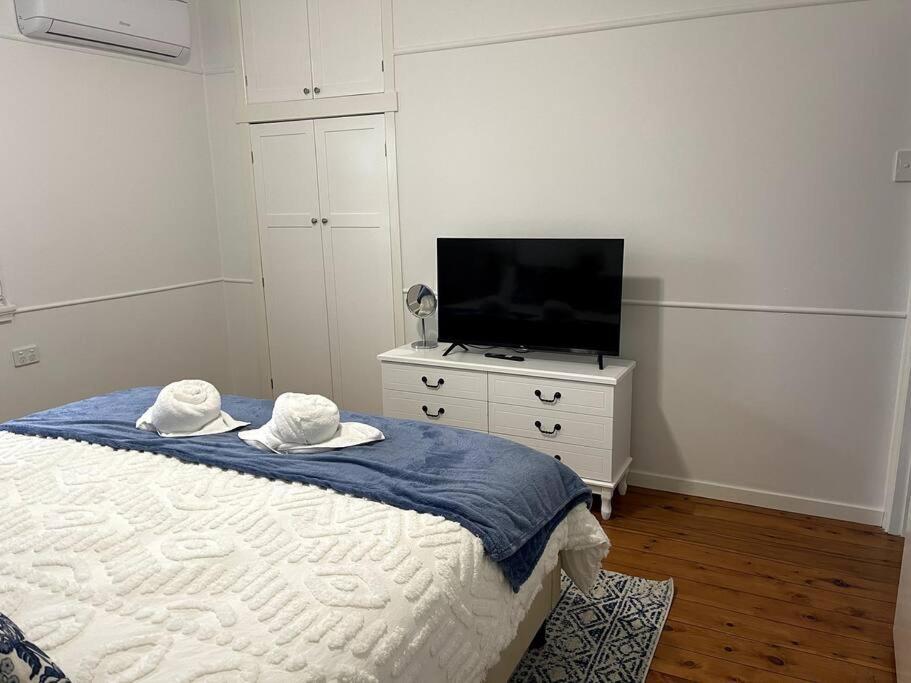 Holiday home House 100ms To Freshly Renovated New Appliances