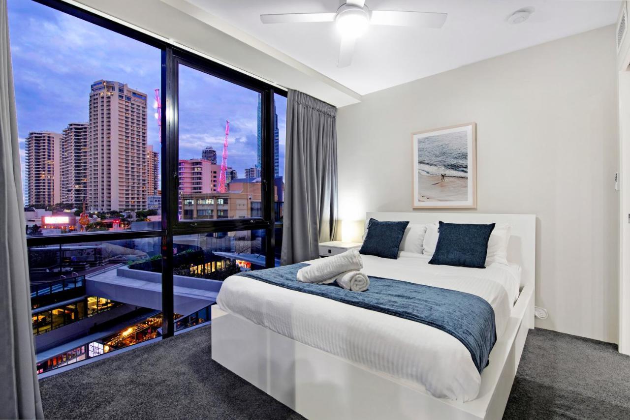 Circle On Cavill Surfers Paradise- 3 Bedroom Apartment *