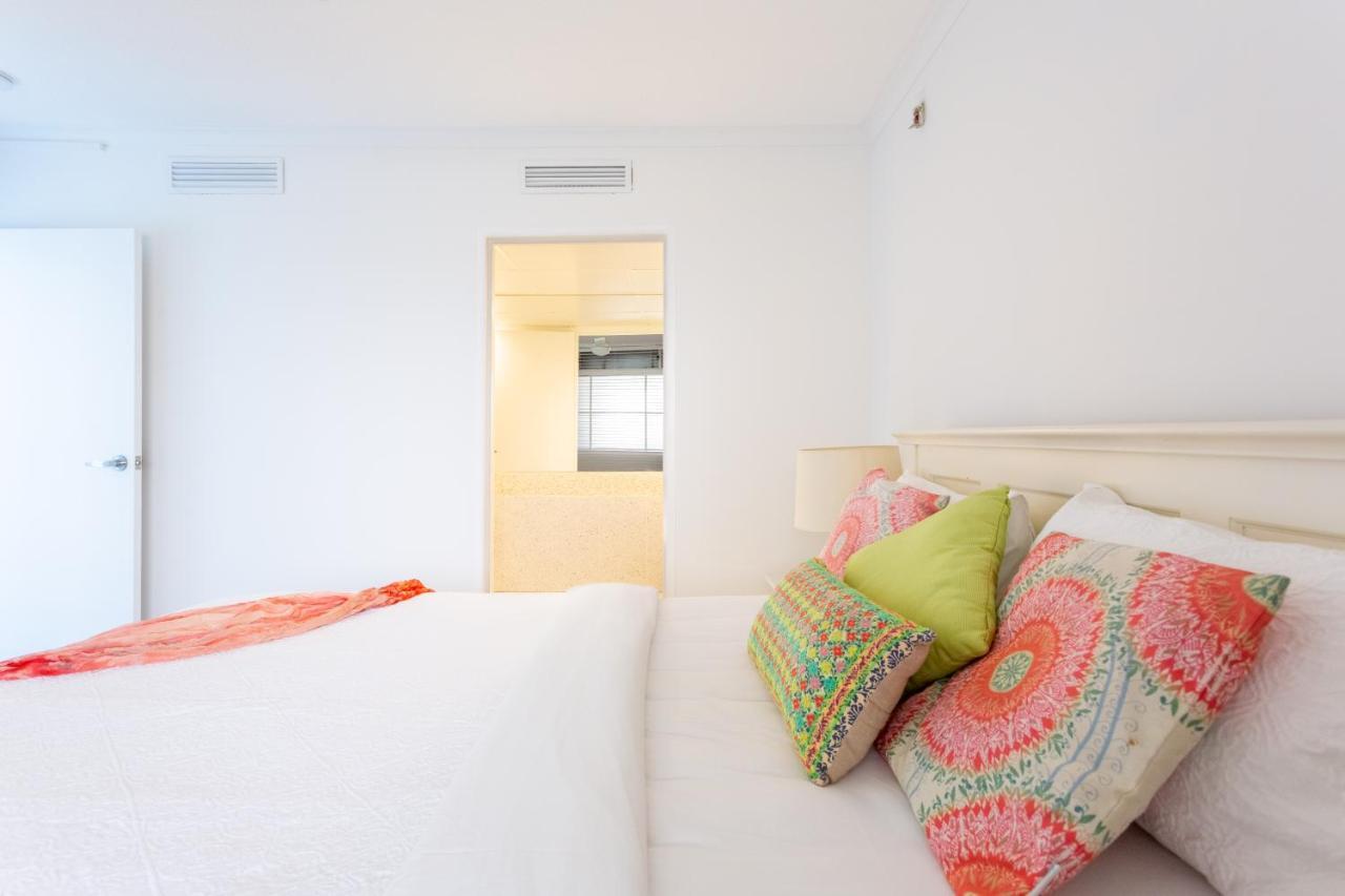 Oceanfront Family Pool & Bbq Apartment
