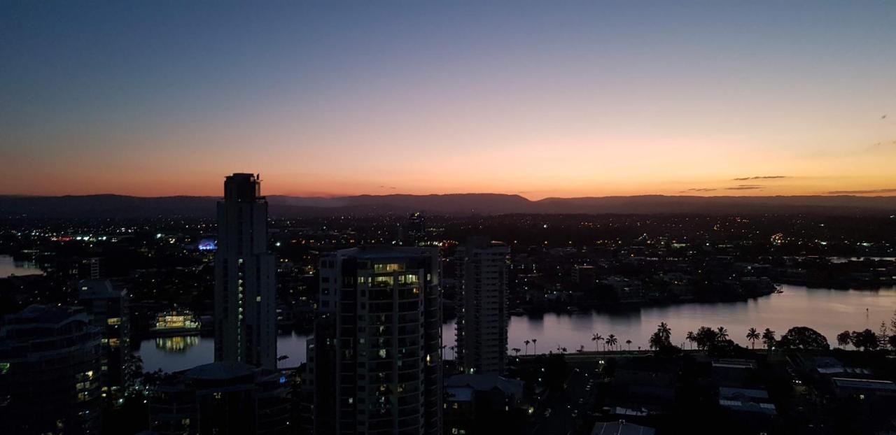 Crown Tower 25th Floor By Premium Apartment