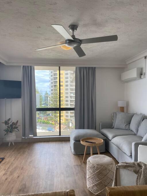 Fabulous Sea Views In The Heart Of Surfers
