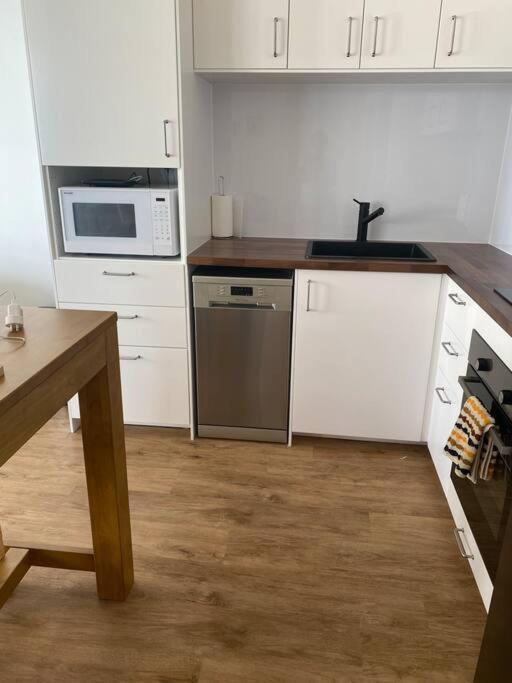Fabulous Sea Views In The Heart Of Surfers