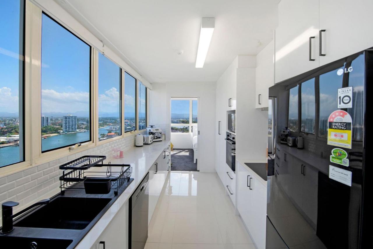 Large Waterfront In Surfers Paradise - Coasthm Apartamento Gold Coast