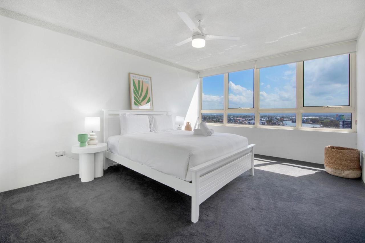 Large Waterfront In Surfers Paradise - Coasthm Apartamento Gold Coast