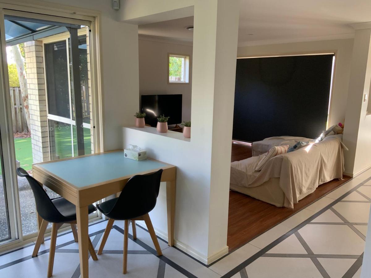 Shared House With Other Guests Near Shopping Center And Theme Parks *
