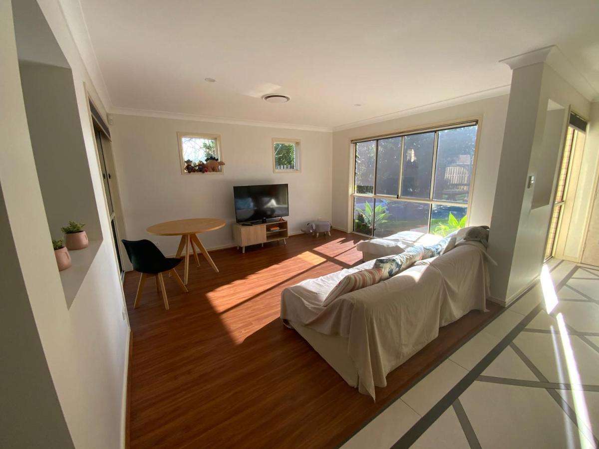Homestay Shared House With Other Guests Near Shopping Center And Theme Parks Gold Coast