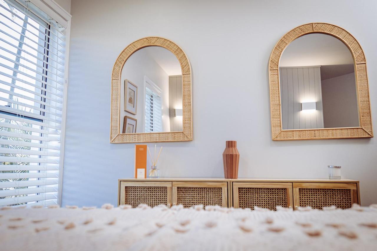 Luxury Canal Paradise, 3 Bed In Broadbeach Waters Holiday home *