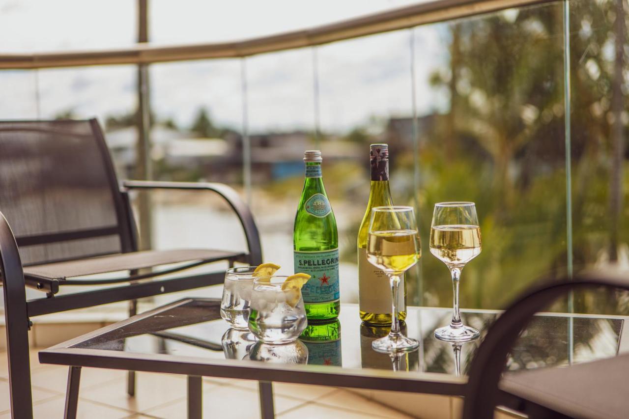 Luxury Canal Paradise, 3 Bed In Broadbeach Waters Holiday home Gold Coast
