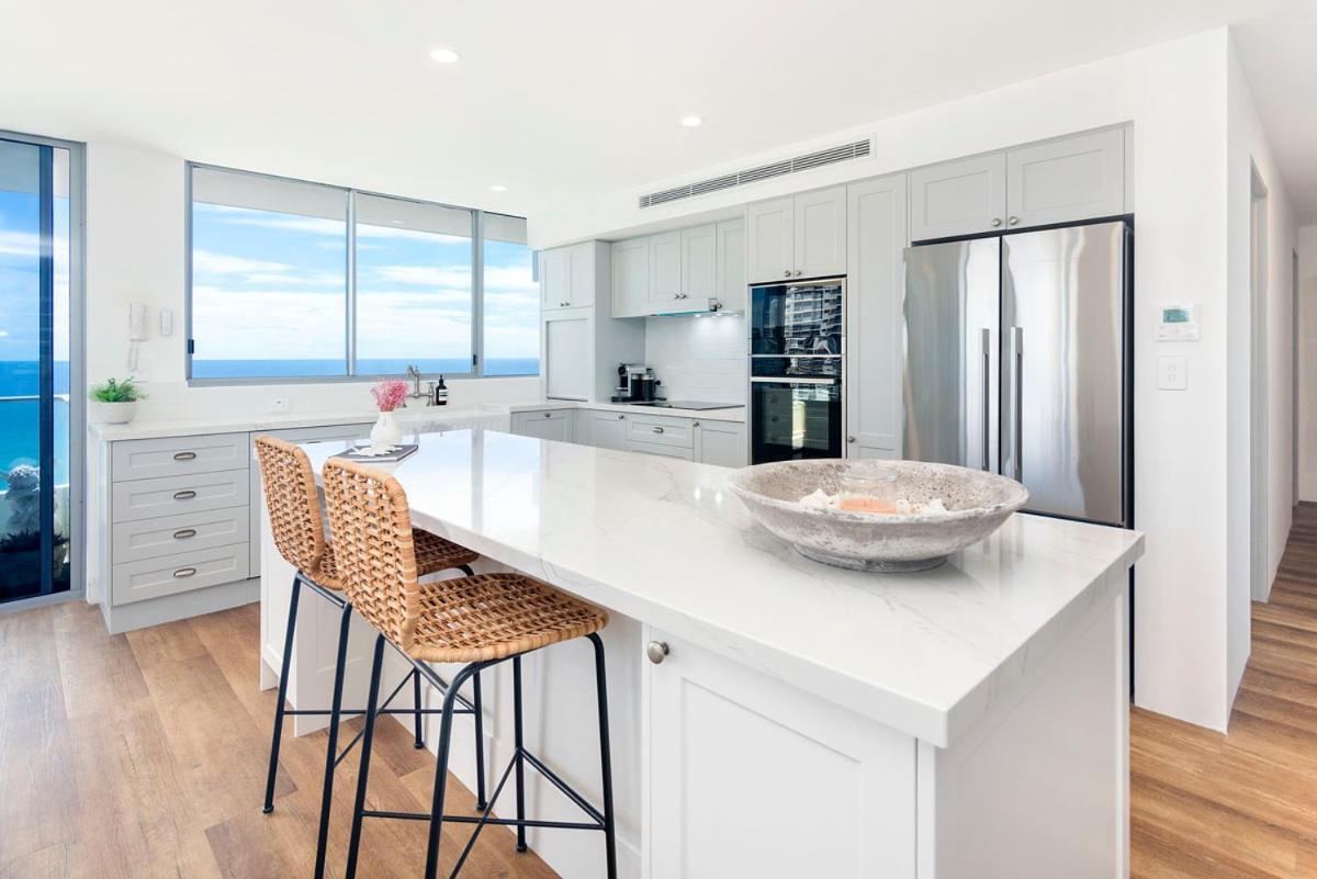 Beachfront Surfers Paradise Berkeley By The Sea *