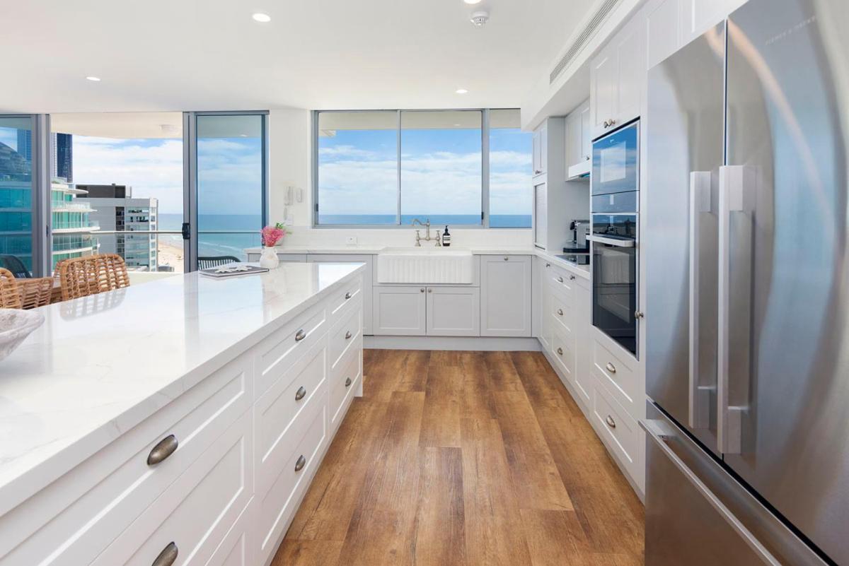 Beachfront Surfers Paradise Berkeley By The Sea Apartment Gold Coast