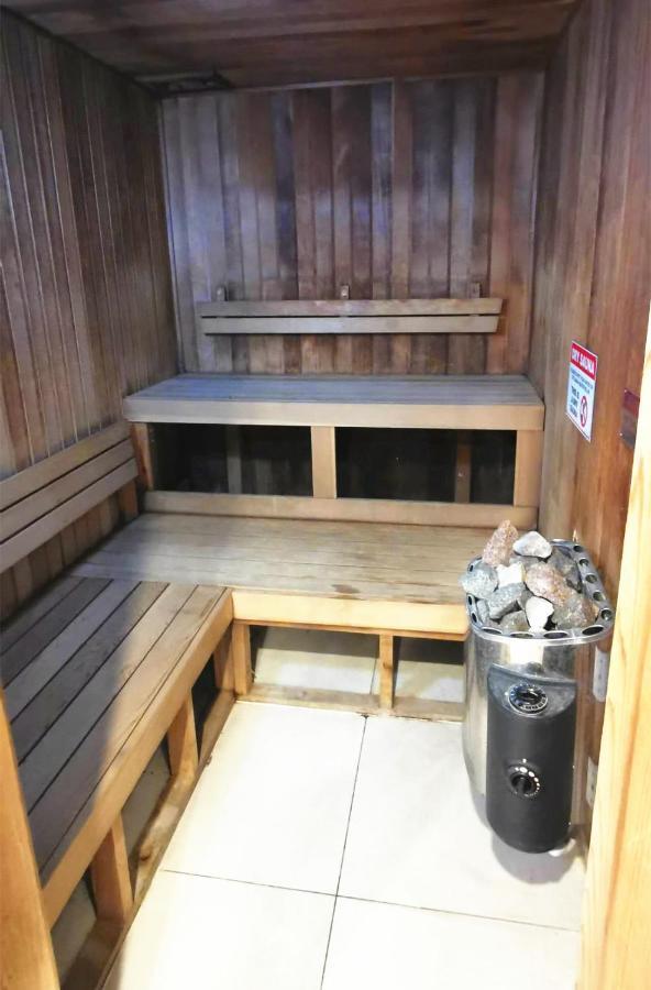 Beachside 2 Bedroom In The Heart Of Surfers Paradise - Chevron Renaissance - Free Parking * Gold Coast