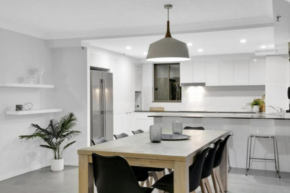 Gemini Court - Hosted By Burleigh Letting *