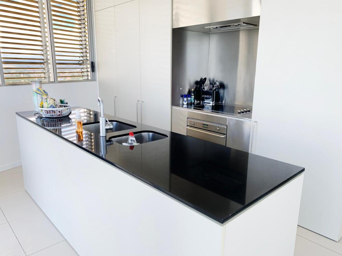 Air On Broadbeach Beachfront 2level Stunning With 180 Degree Views *