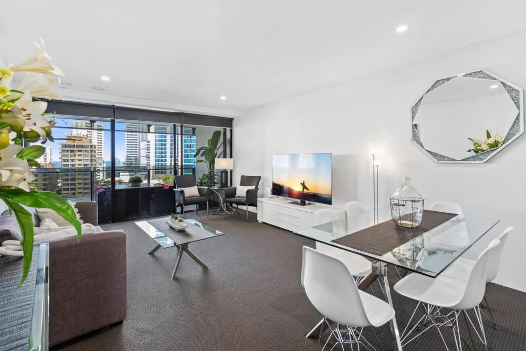Circle On Cavill Amazing Getaway Apartment *