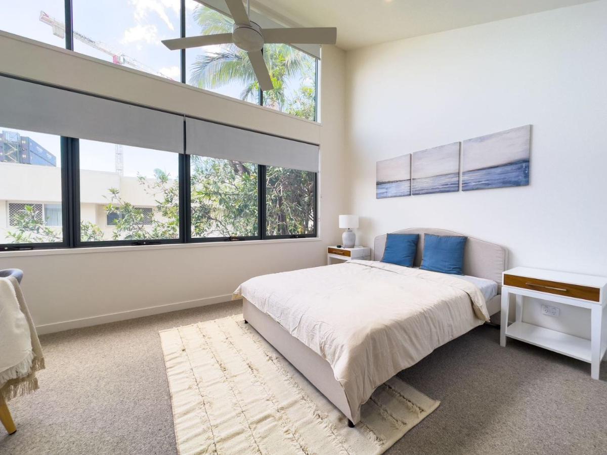 Unique Kirra Townhouse Villa *