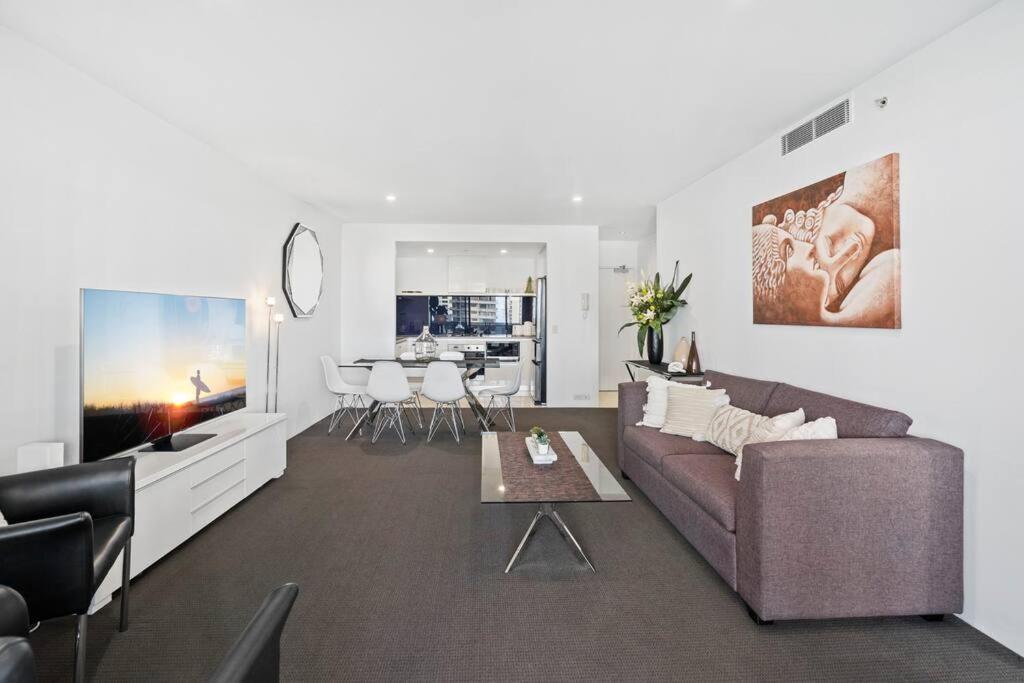 Circle On Cavill Amazing Getaway Apartment