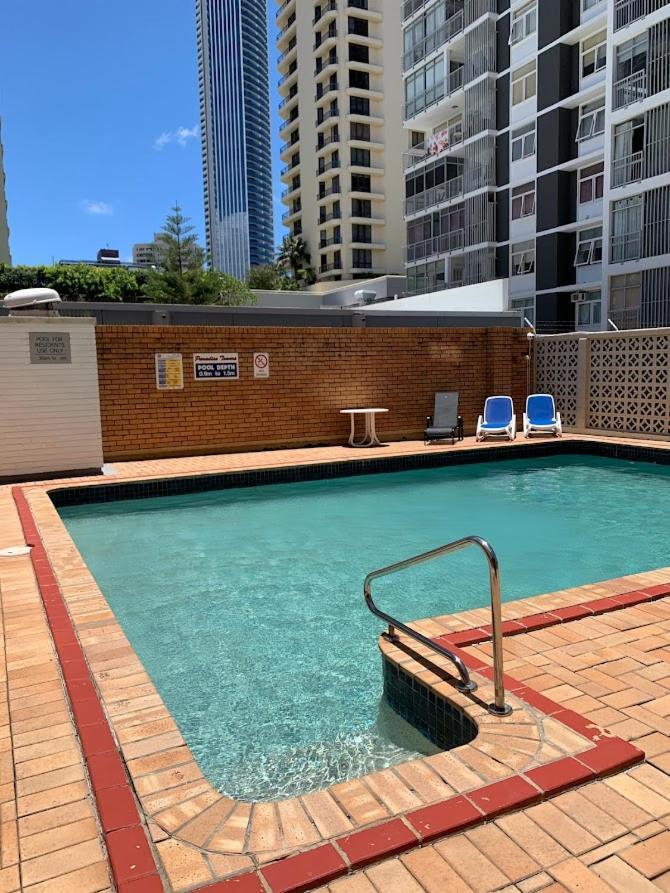 Surfers Holiday Apartment *