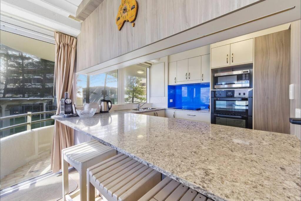 Zenith 2bd Absolute Beachfront Surfers Paradise * Gold Coast