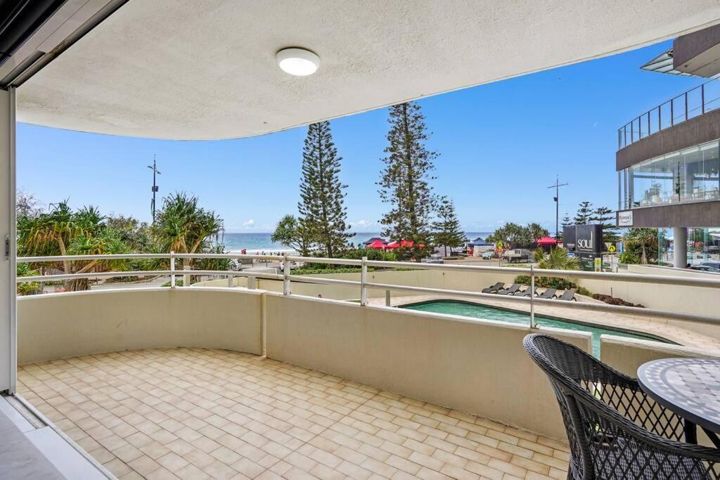 Zenith 2bd Absolute Beachfront Surfers Paradise Apartment *
