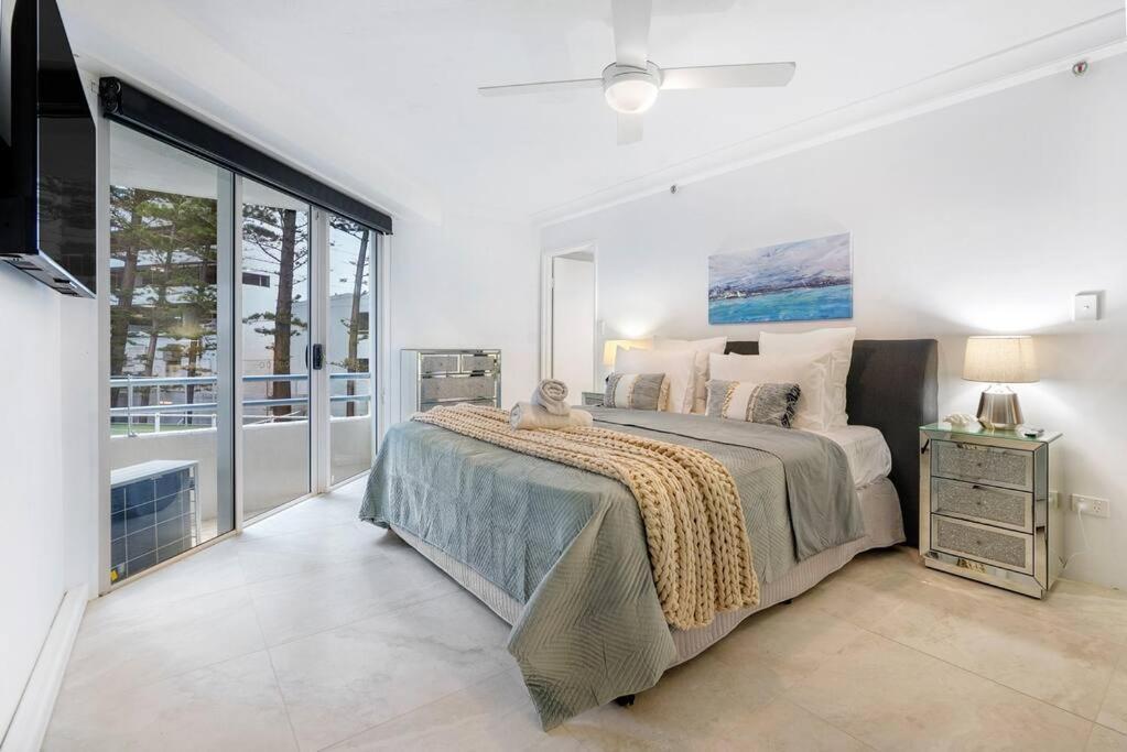Zenith 2bd Absolute Beachfront Surfers Paradise Apartment