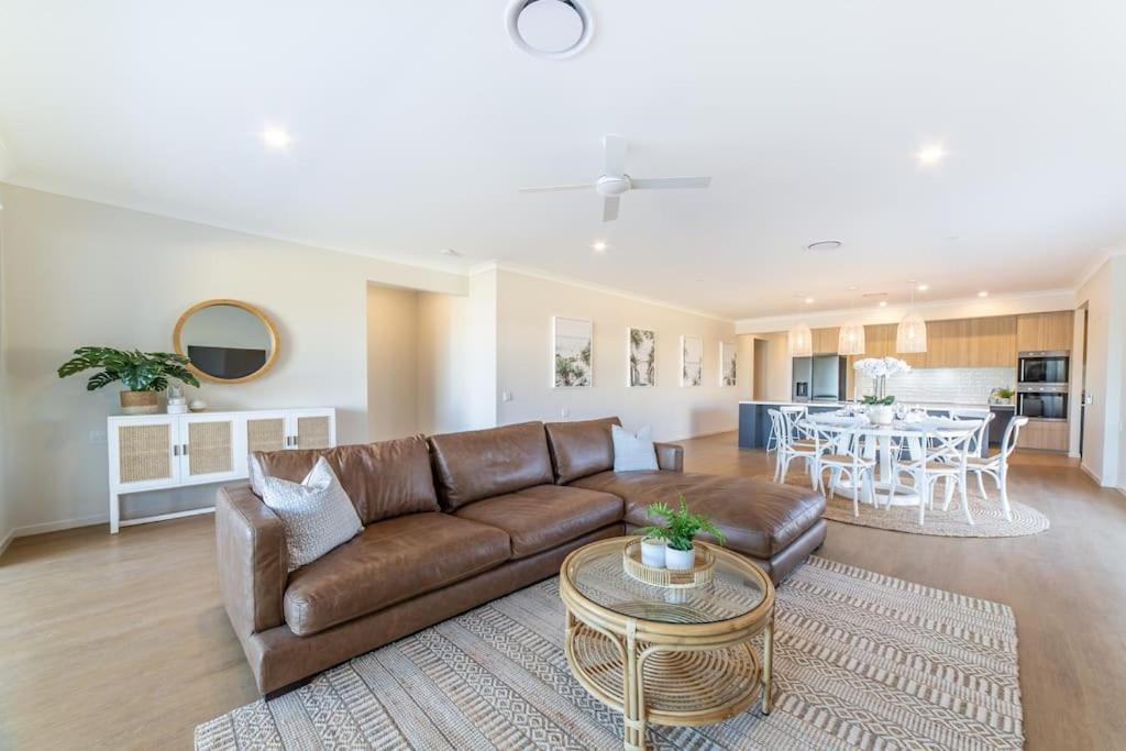 Capri Waterfront 5br Waterfront Heated Pool *