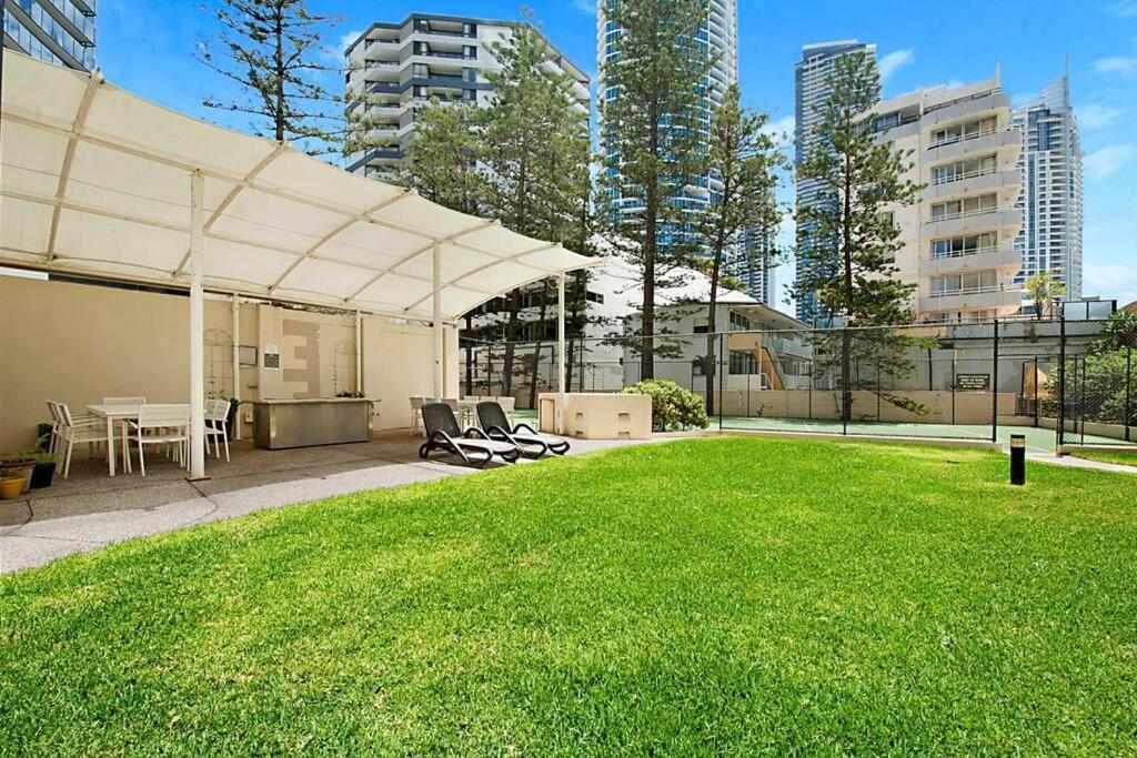 Zenith 2bd Absolute Beachfront Surfers Paradise * Gold Coast