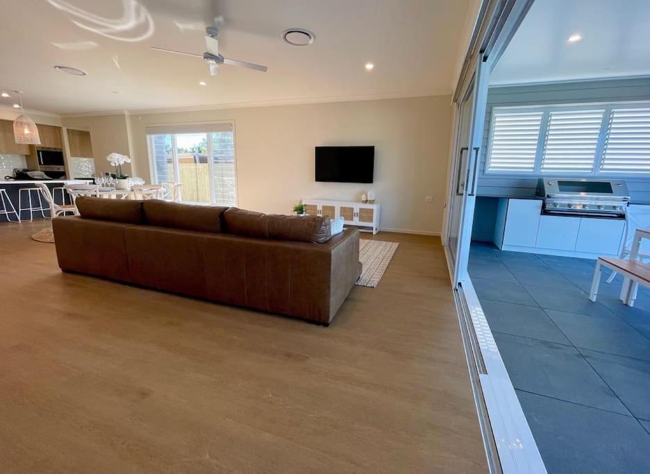 Capri Waterfront 5br Waterfront Heated Pool * Gold Coast