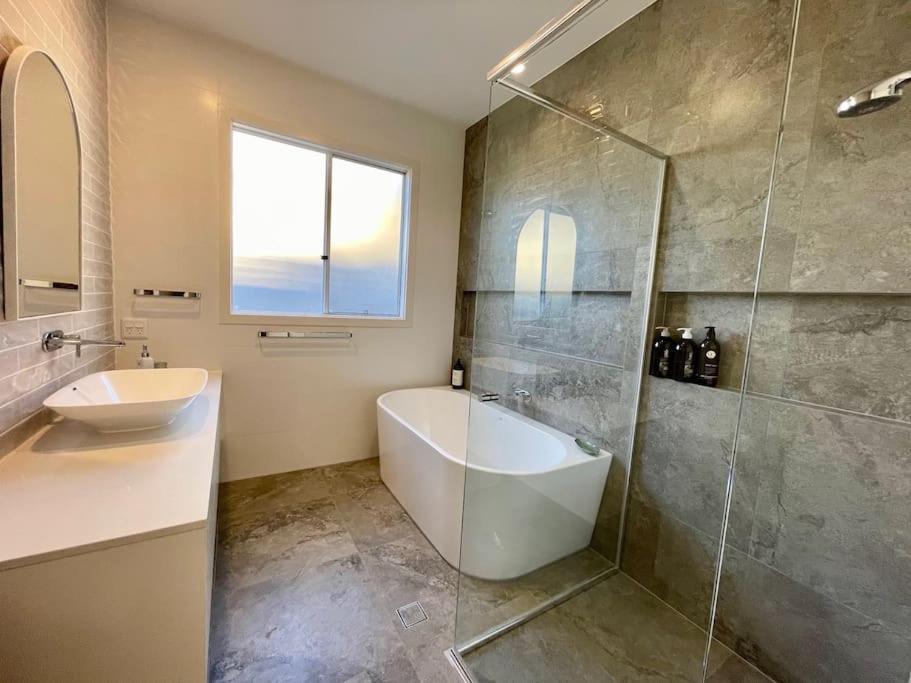 Holiday home Capri Waterfront 5br Waterfront Heated Pool