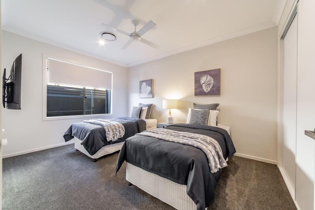Capri Waterfront 5br Waterfront Heated Pool *