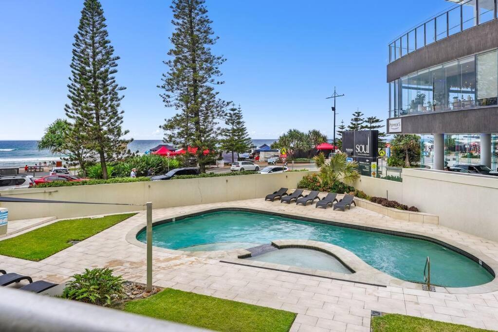 Apartment Zenith 2bd Absolute Beachfront Surfers Paradise
