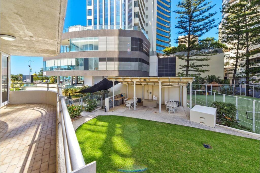 Apartment Zenith 2bd Absolute Beachfront Surfers Paradise *