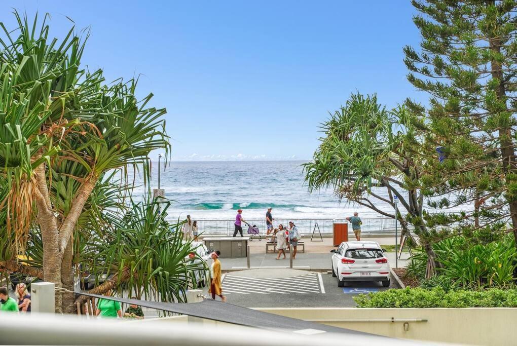 Zenith 2bd Absolute Beachfront Surfers Paradise Gold Coast