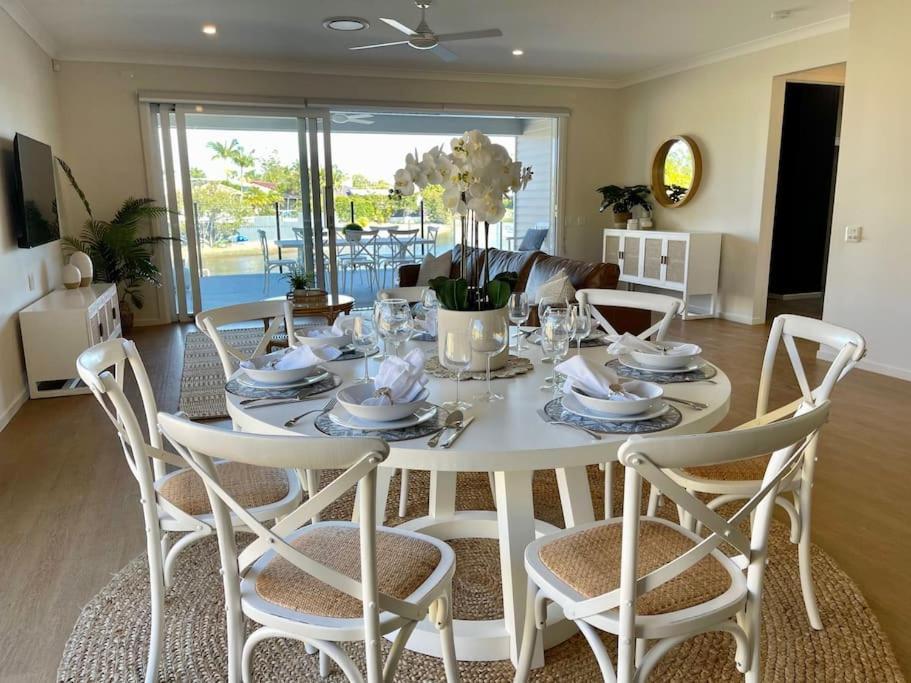 Capri Waterfront 5br Waterfront Heated Pool