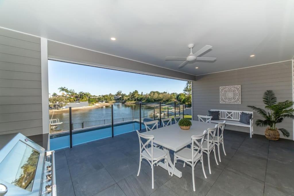 Capri Waterfront 5br Waterfront Heated Pool * Gold Coast