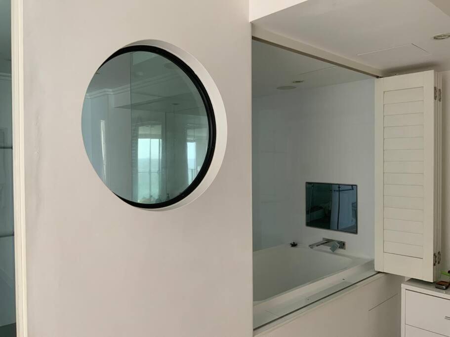 Apartment Absolute Beachfront Surfers Paradise Gold Coast