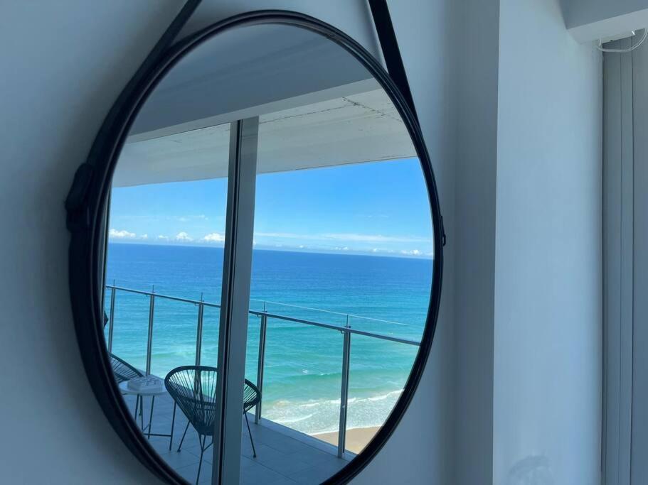 Apartment Absolute Beachfront Surfers Paradise