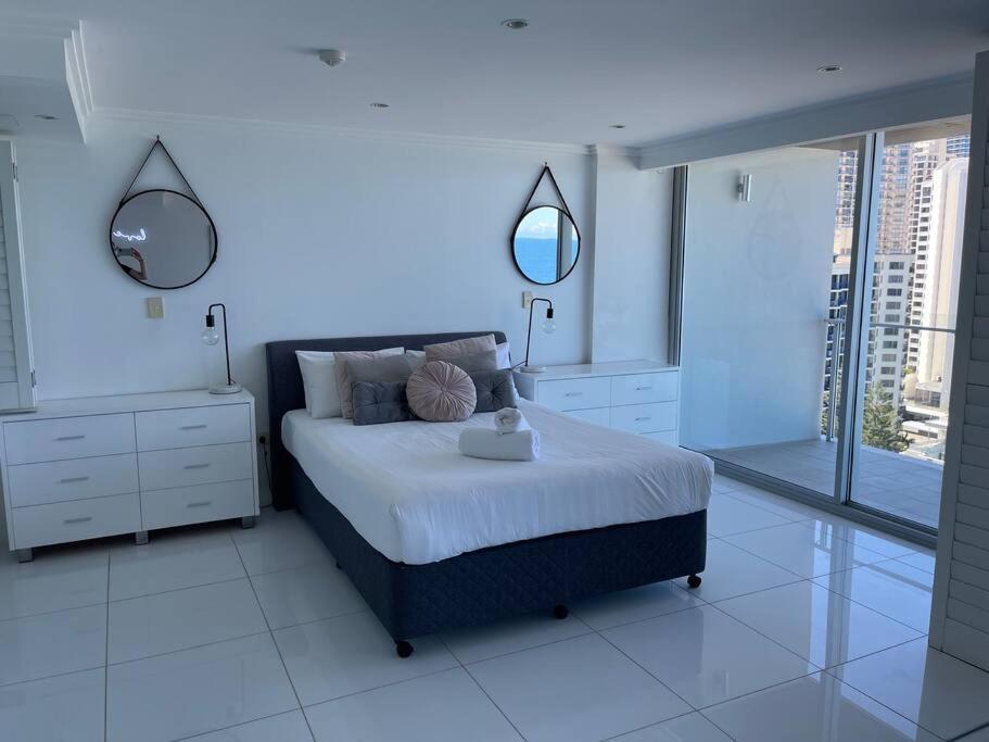 Absolute Beachfront Surfers Paradise Gold Coast