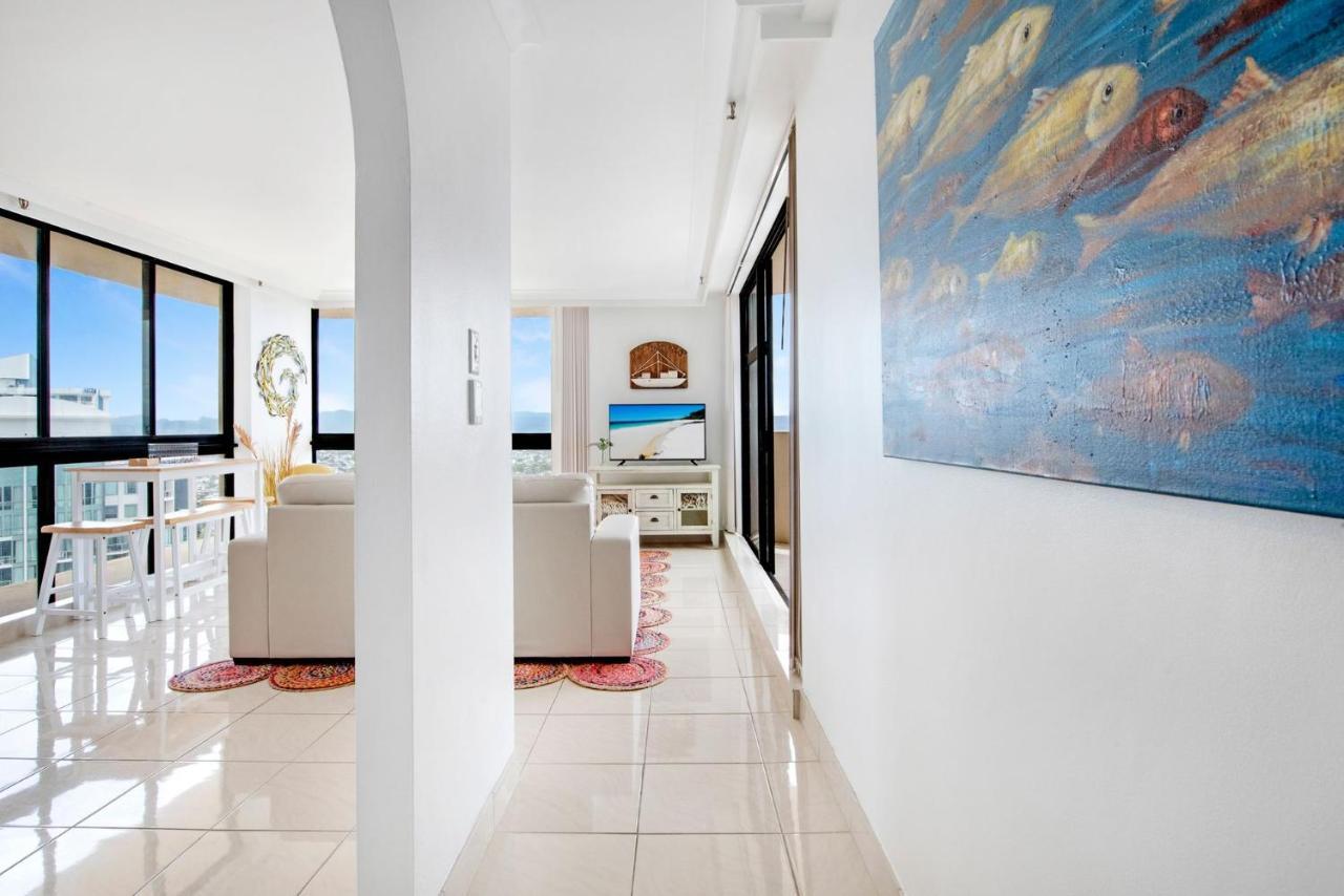 Escape In The Heart Of Surfers Apartment