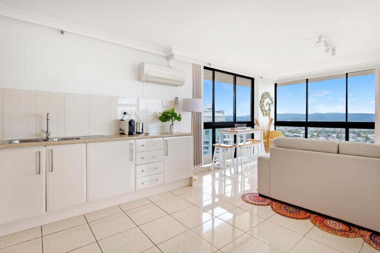 Escape In The Heart Of Surfers * Gold Coast