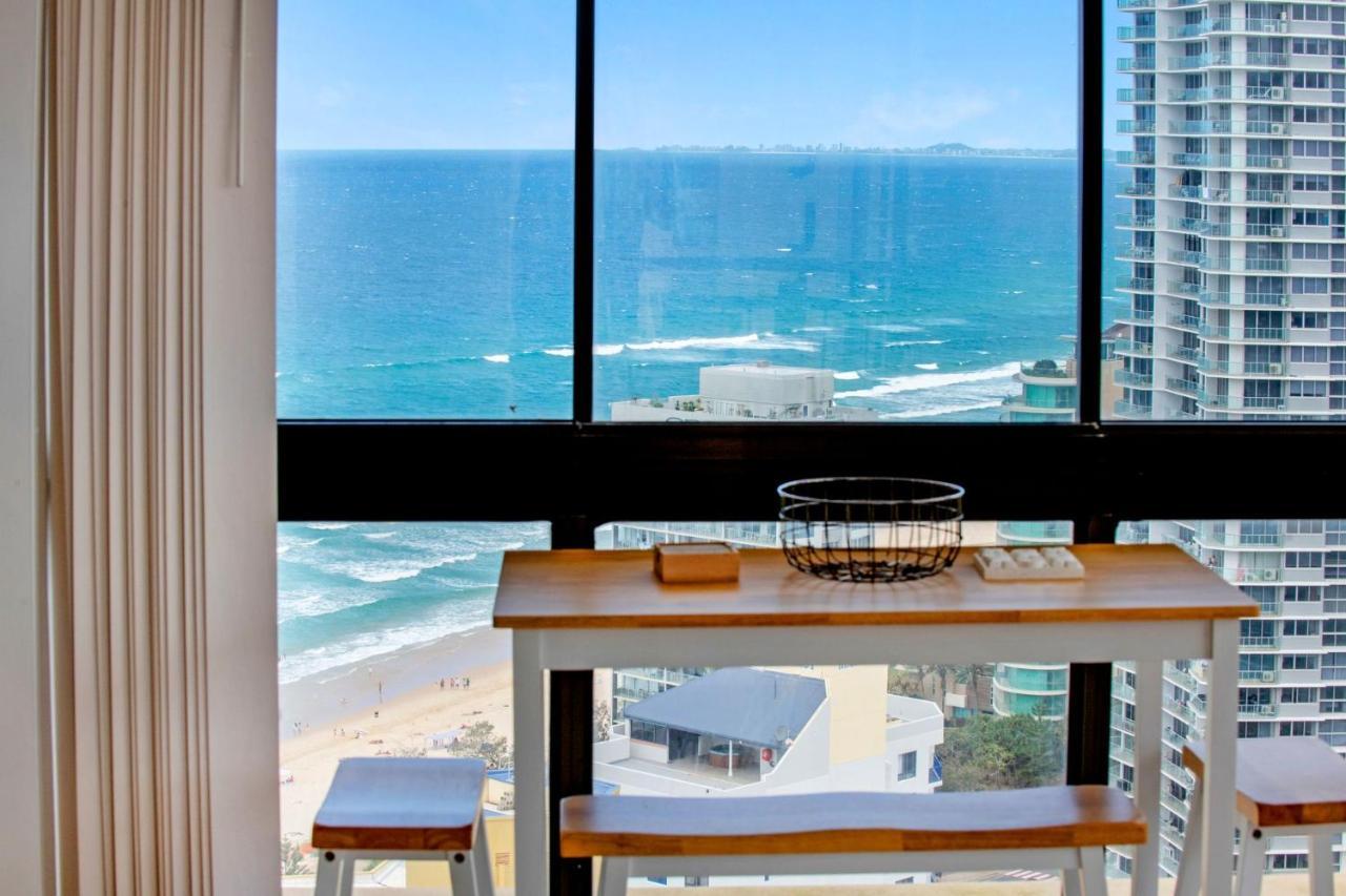 Escape In The Heart Of Surfers Apartment