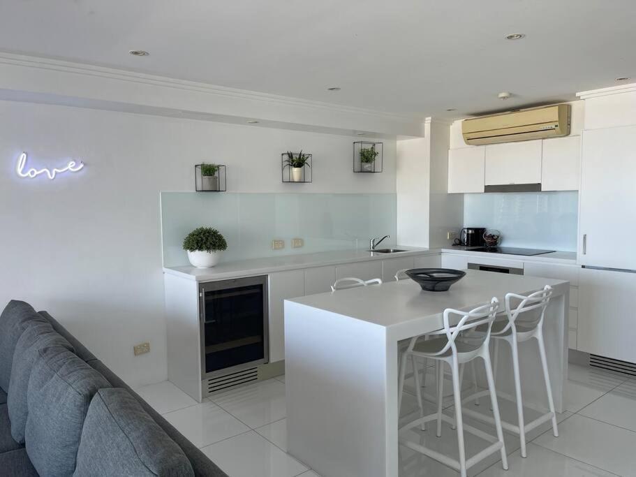 Apartment Absolute Beachfront Surfers Paradise *