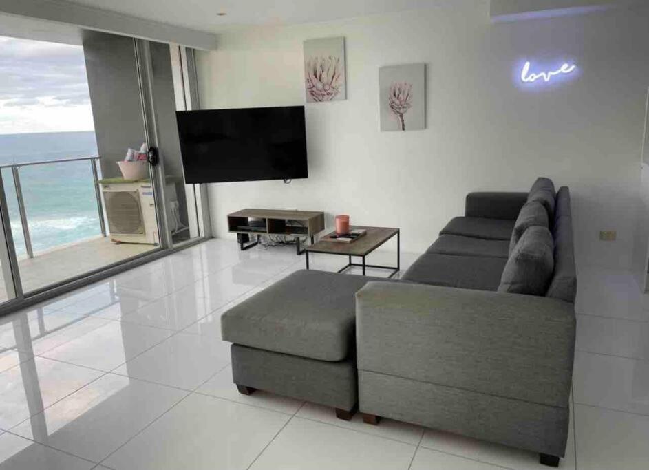 Apartment Absolute Beachfront Surfers Paradise