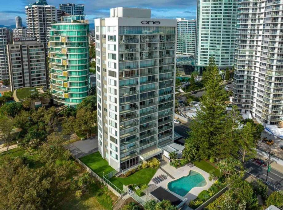 Absolute Beachfront Surfers Paradise