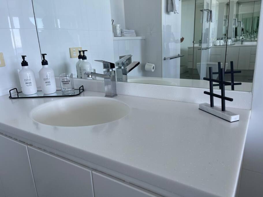 Apartment Absolute Beachfront Surfers Paradise Gold Coast