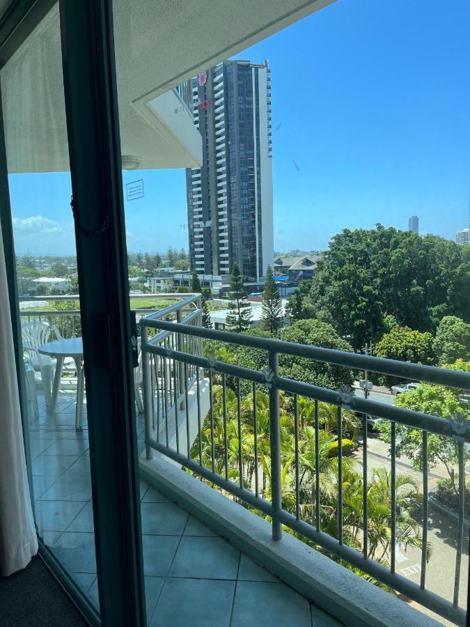 Crown Towers Apartment *