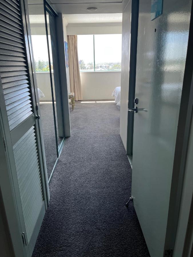 Crown Towers Apartment *