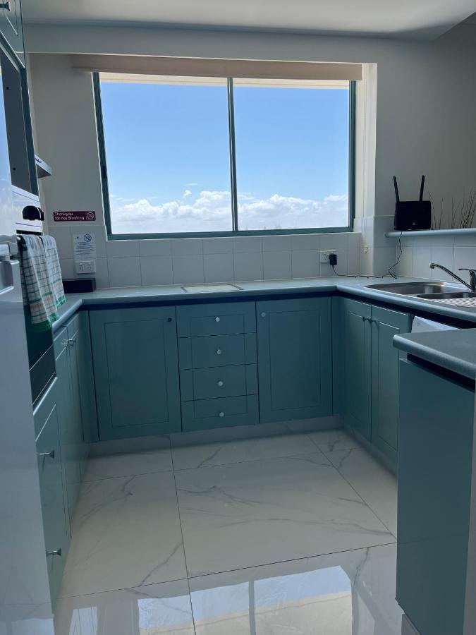 Crown Towers Apartment *