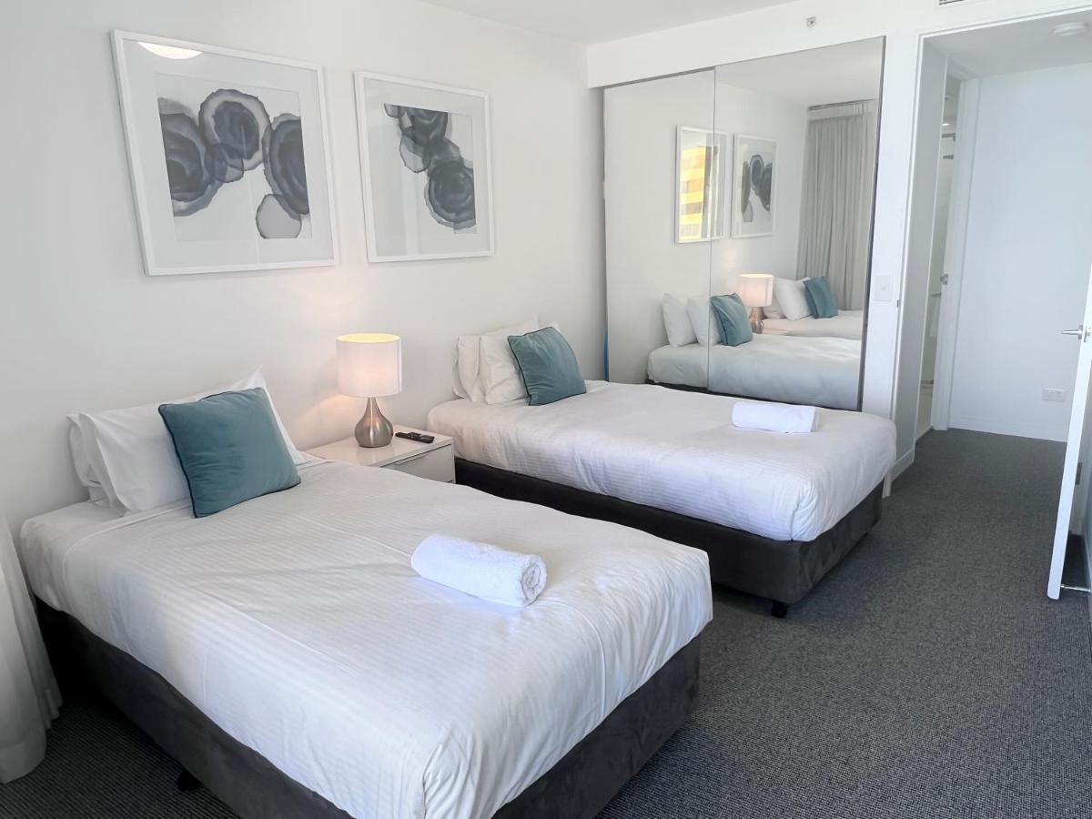 Tower 1 Oracle 16th Floor Stunning Views Gold Coast